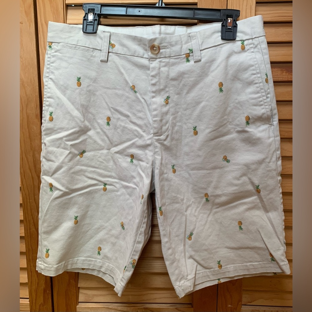 Men’s Old Navy Ultimate Slim Khaki Shorts- Pineapples, size 32